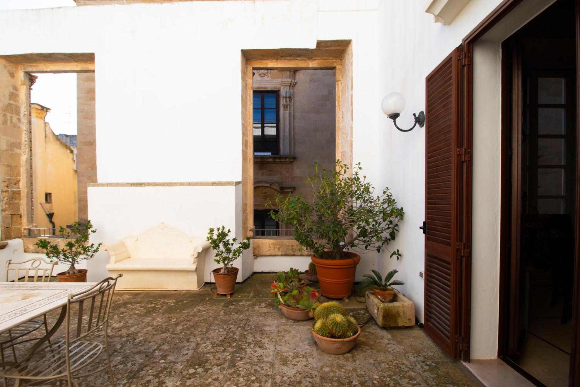 Palazzo Insula *